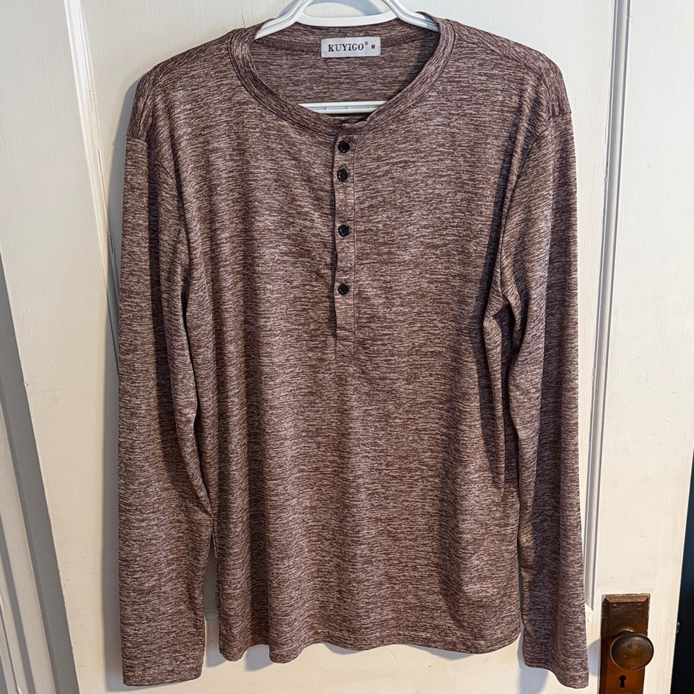 Men's Long-Sleeve Henley in Heather Brown